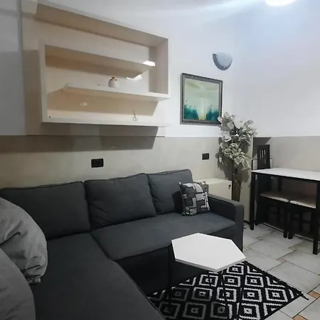 Lovely And Quite Appartament 1-3 A * Tirana