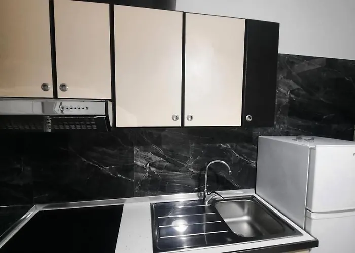 Lovely&quite Appartament 1-3 A Appartement Tirana