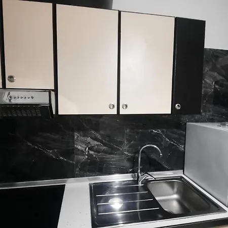 Lovely And Quite Appartament 1-3 A Apartmán Tirana