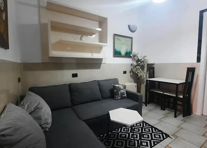 Lovely And Quite Appartament 1-3 A * 地拉那